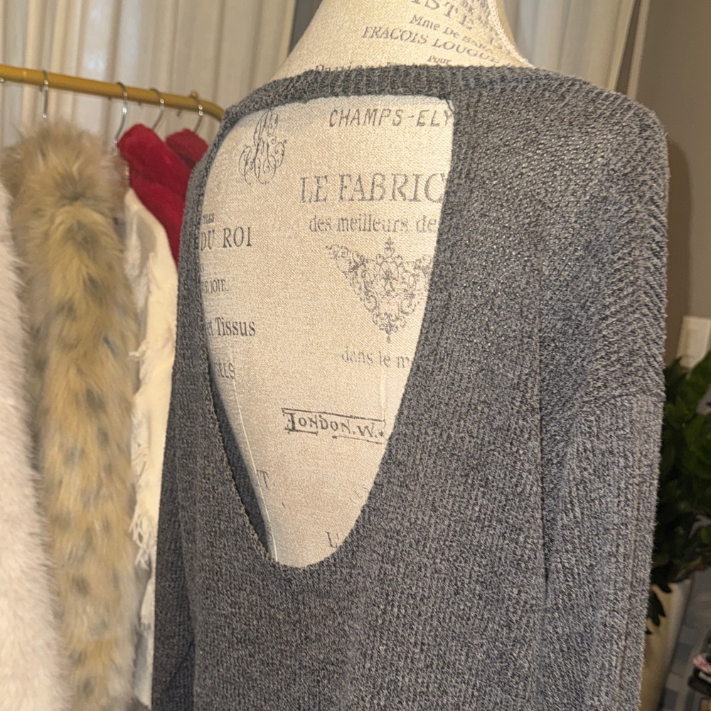 Jolie Gray V-Neck Open-Back Sweater Women’s Top Size Small - Picture 6 of 7